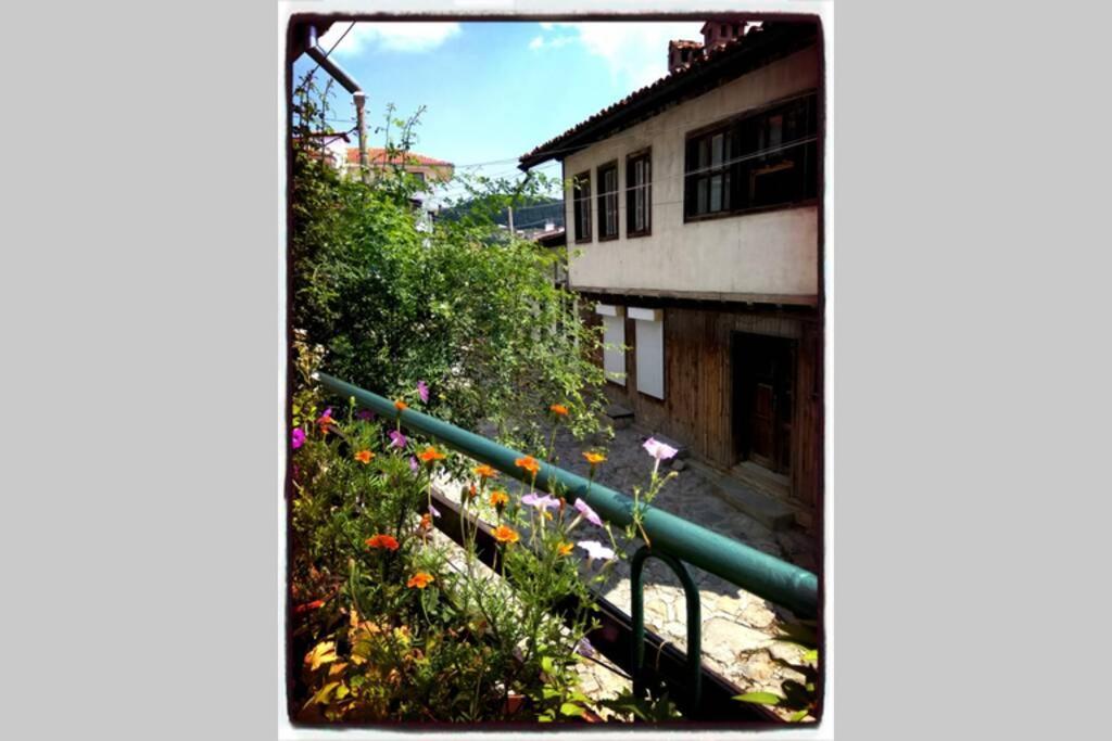 Authentic Guest Stay In The Heart Of Veliko Tarnovo Студио С Изглед Към Царевец Exterior photo