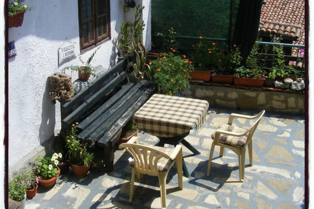 Authentic Guest Stay In The Heart Of Veliko Tarnovo Студио С Изглед Към Царевец Exterior photo